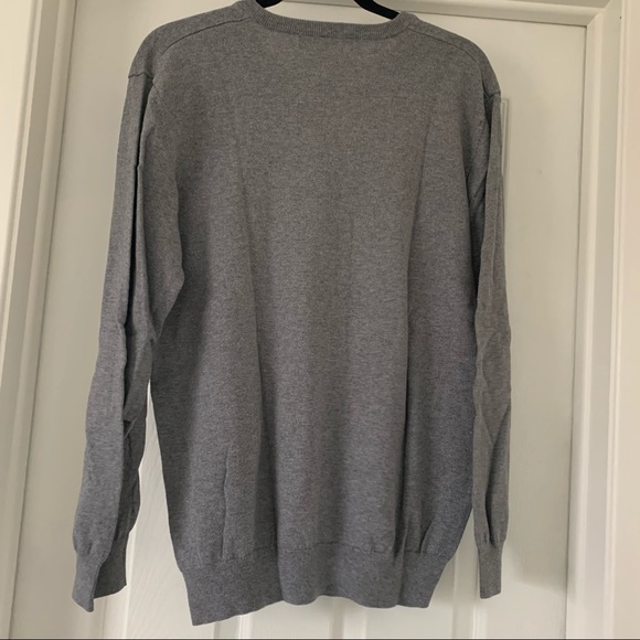 Old Navy V-Neck Knit Pullover - Picture 3 of 3